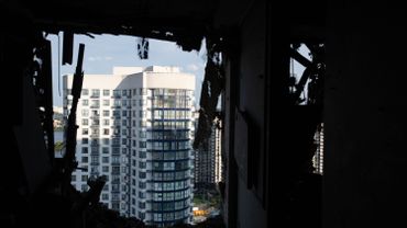 Attaques de drones à Kiev : un immeuble résidentiel touché, des blessés signalés