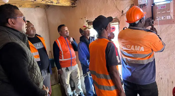 Octobre : la Jirama à pied d’œuvre pour le raccordement électrique