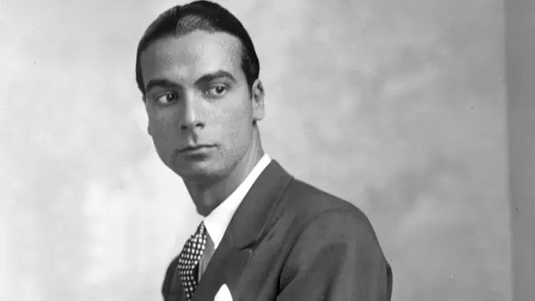 Qui est Cristóbal Balenciaga?