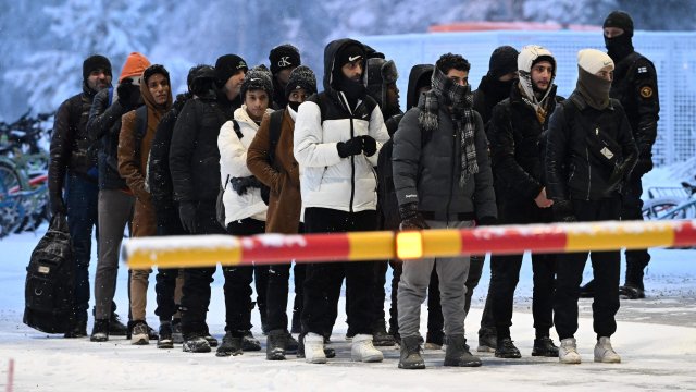 Tensions migratoires à la frontière Russie-Finlande : un récit troublant