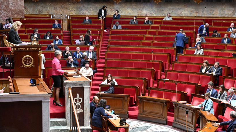 Tensions palpables à l’assemblée nationale française face au conflit Israël-Hamas »
