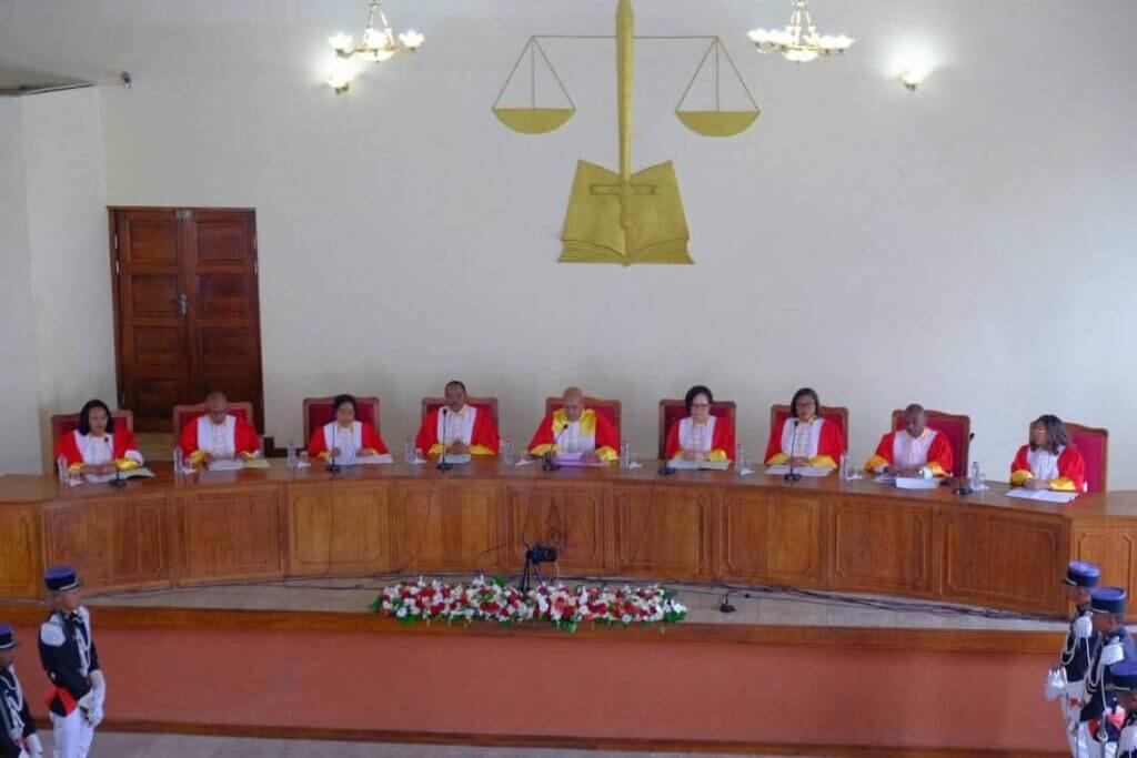 Course contre la montre pour les résultats législatifs : les juges constitutionnels sous pression