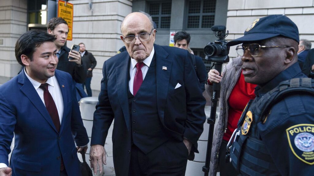 Rudy Giuliani, autrefois avocat de Trump et ex-maire de New York, déclare faillite personnelle