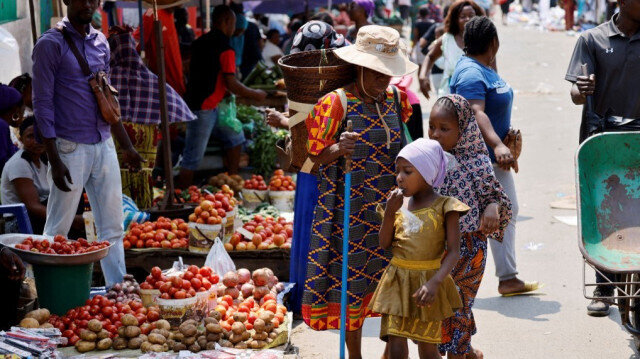 La flambée des prix alimentaires affecte durement les ménages, en ville comme en région.