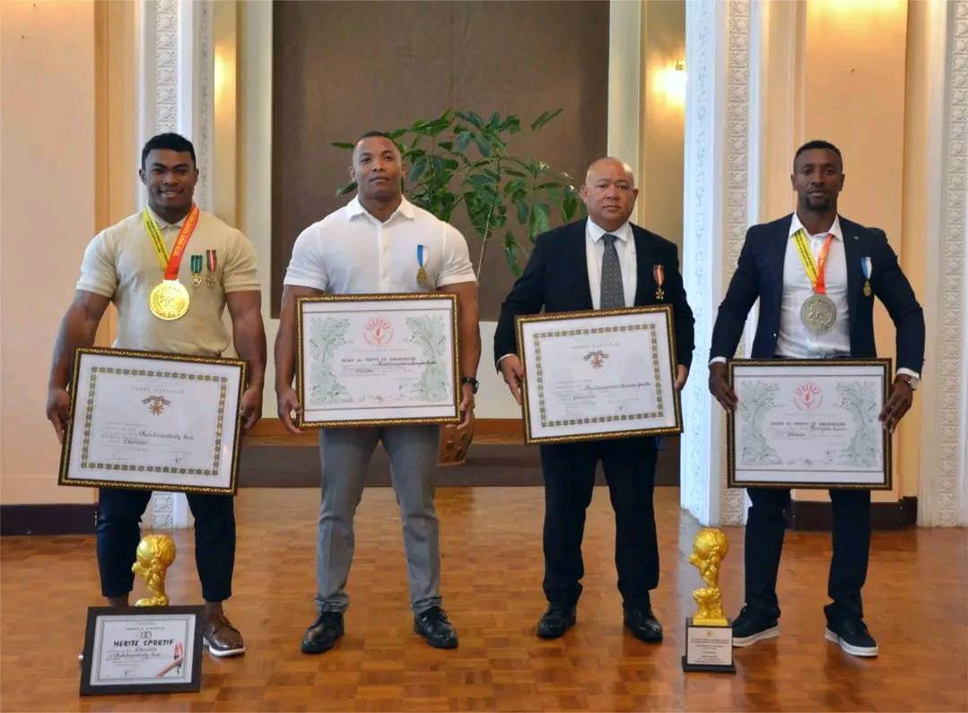 Bodybuilding : les champions et vice-champions du monde malgaches reçoivent des distinctions honorifiques à Iavoloha