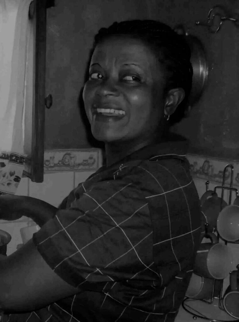 Meltine Rasoloarisoa, figure emblématique du Hira Gasy et du groupe Rossy, est décédée à 58 ans