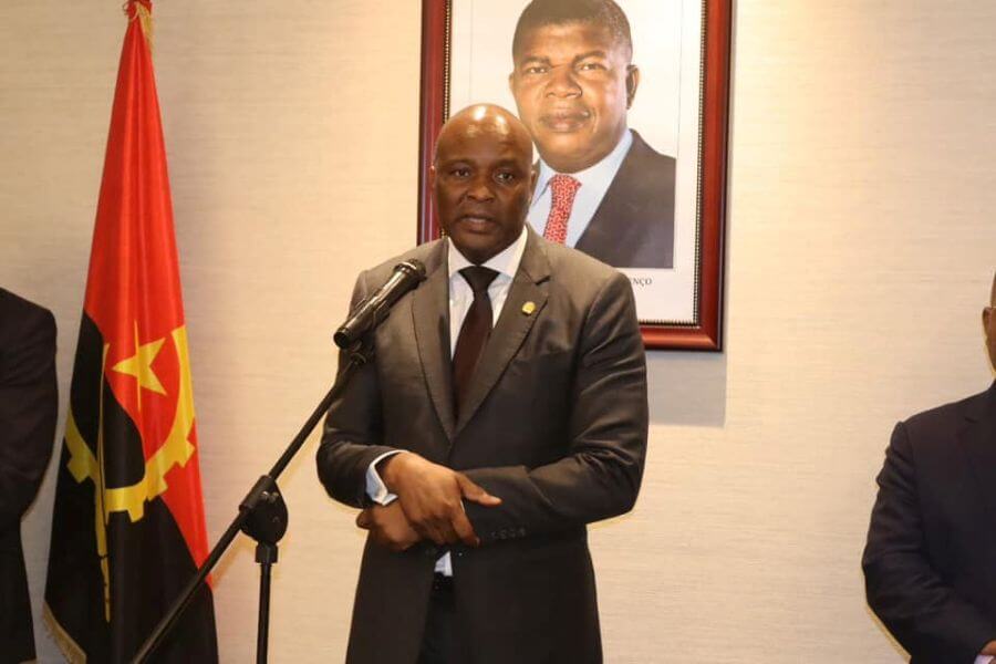 Qui est Carlos Alberto, l’homme politique ?