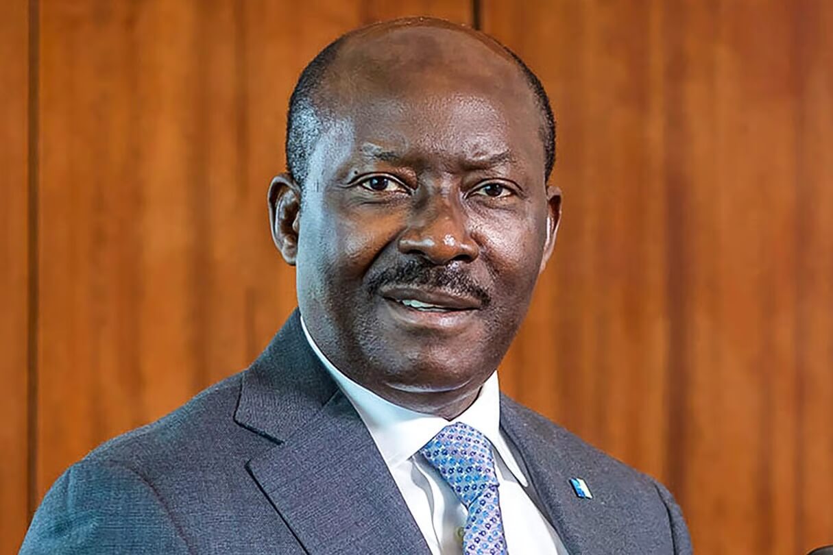 Qui est Henri-Claude Oyima ?