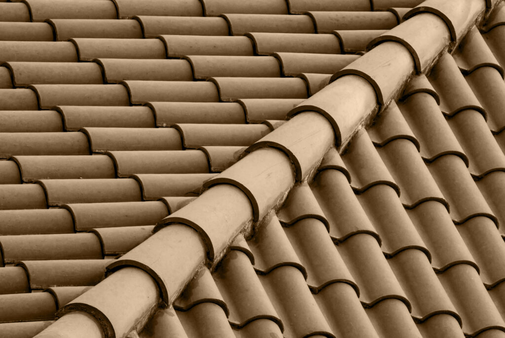 Améliorez la longévité de votre toiture avec un hydrofuge toiture